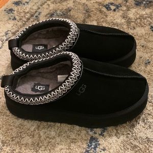 UGG Tazz Black Platform Size 8